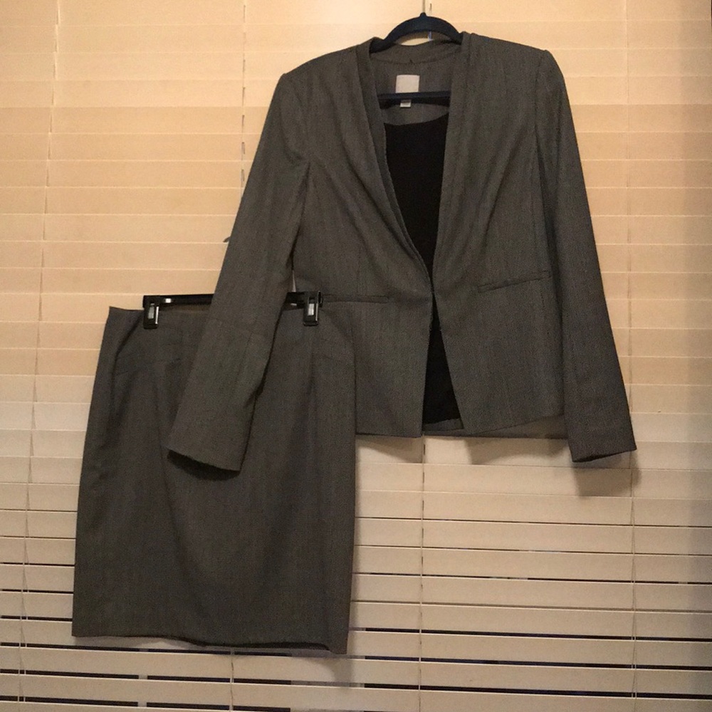 Halogen 3 Piece Suit